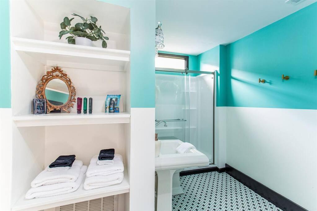 Holiday home Minutes To Downtown, Walkable To Shopping & Dining Nashville