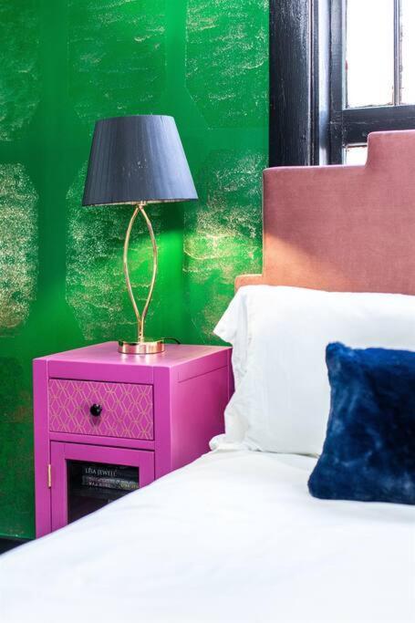 Minutes To Downtown, Walkable To Shopping & Dining Holiday home Nashville