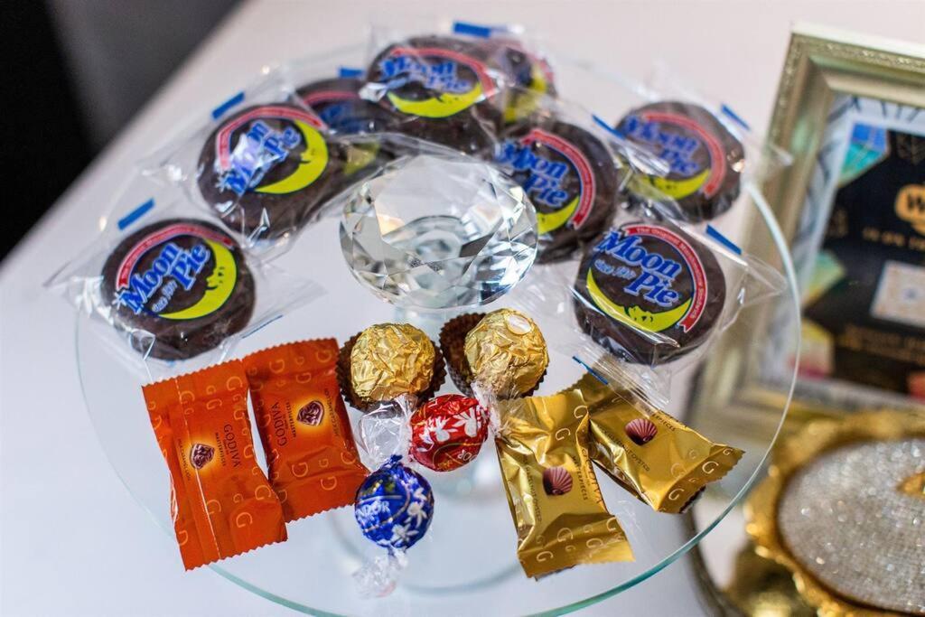 Holiday home Minutes To Downtown, Walkable To Shopping & Dining *