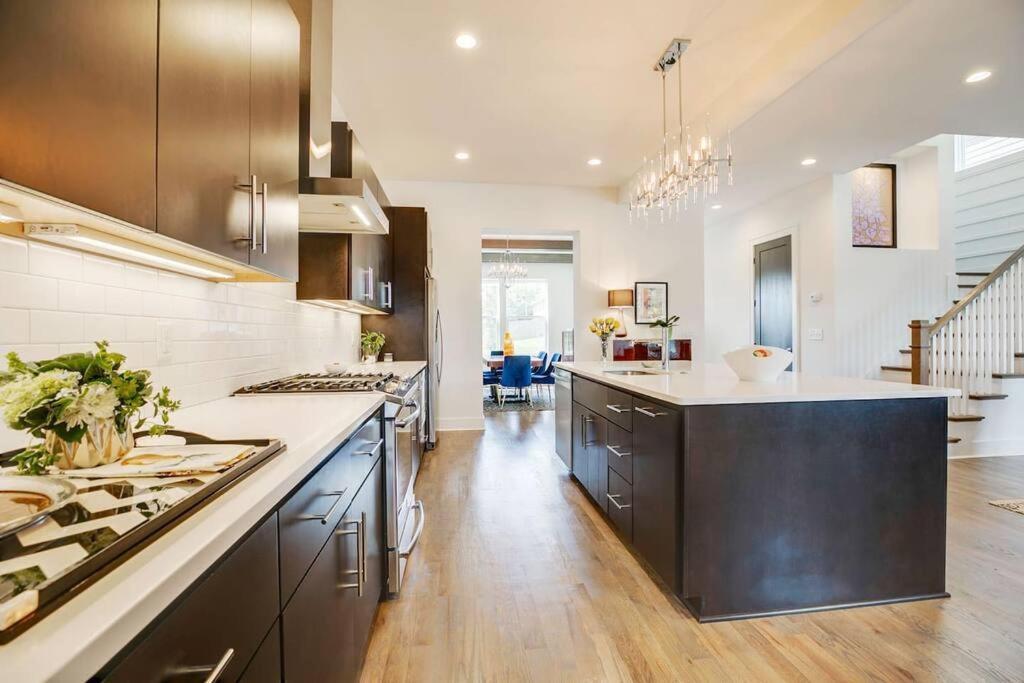 Rooftop, Walk To Restaurants, Printers Alley, Downtown Holiday home