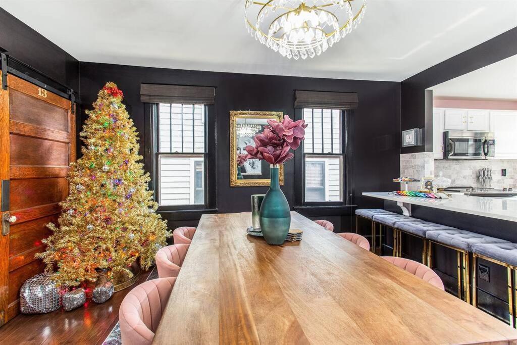 Holiday home Minutes To Downtown, Walkable To Shopping & Dining Nashville