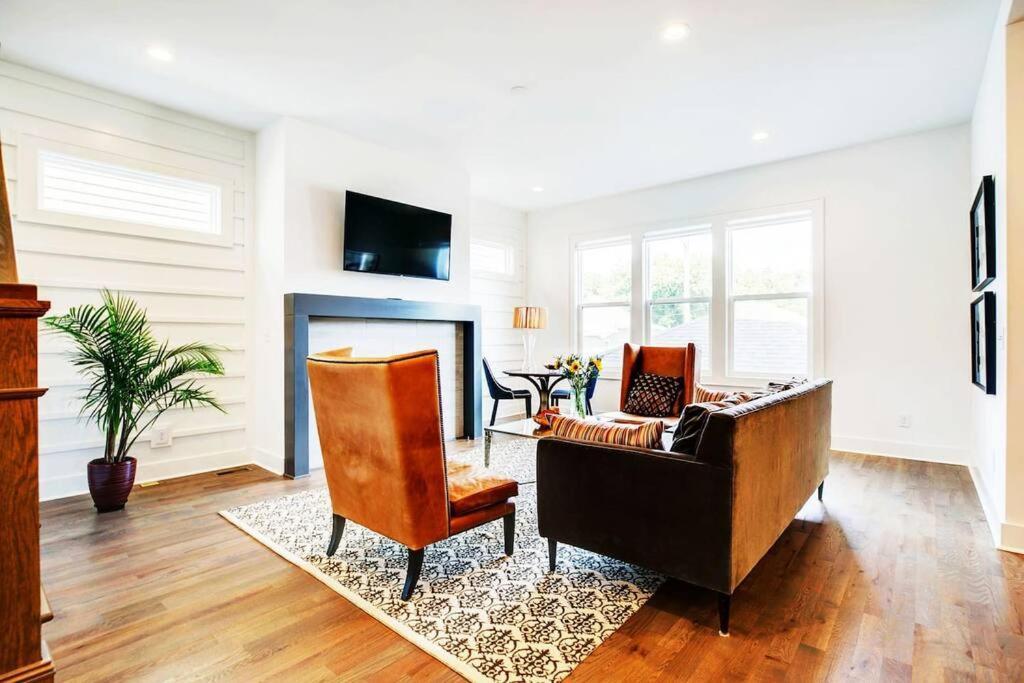 Holiday home Rooftop, Walk To Restaurants, Printers Alley, Downtown *