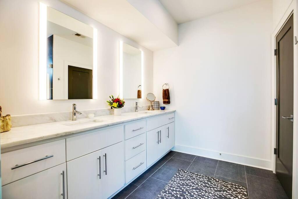 Holiday home Rooftop, Walk To Restaurants, Printers Alley, Downtown *