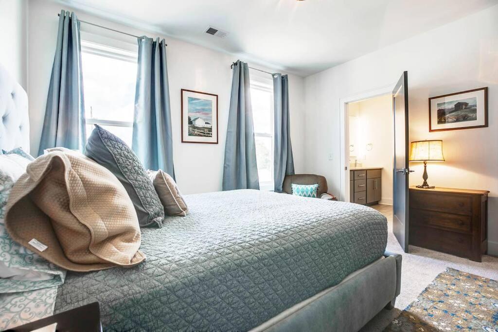 Rooftop, Walk To Restaurants, Printers Alley, Downtown Holiday home *