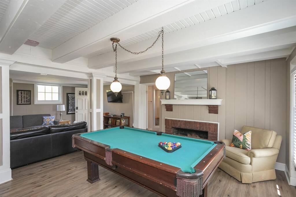 Golf Views, Porch Vibes, 3mi To Broadway! Nashville