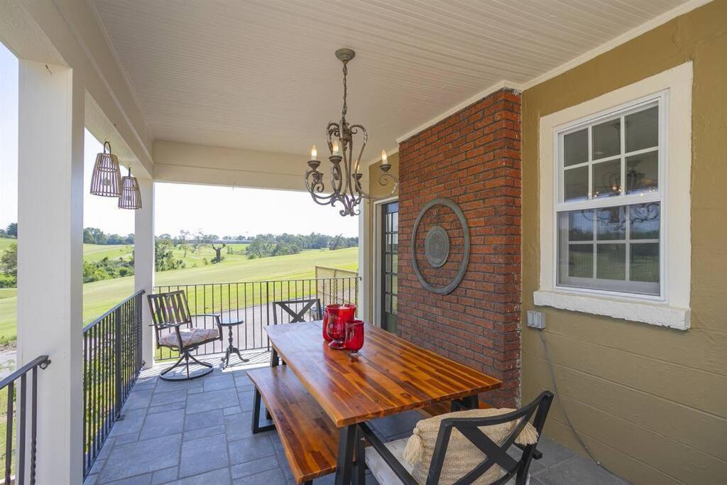 Golf Views, Porch Vibes, 3mi To Broadway!