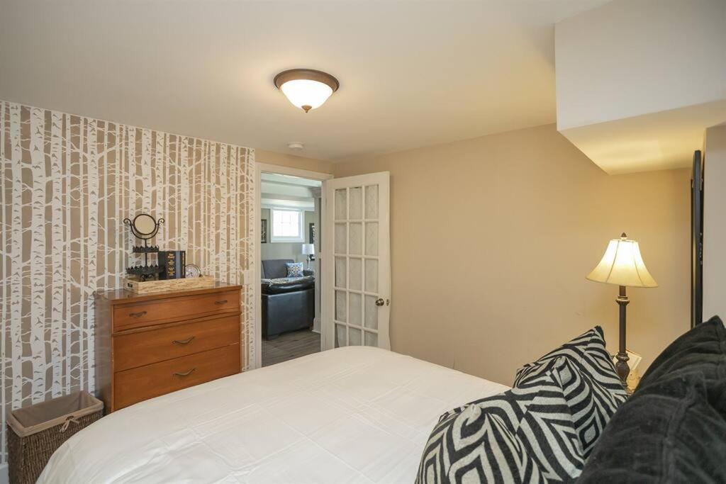 Golf Views, Porch Vibes, 3mi To Broadway! Holiday home