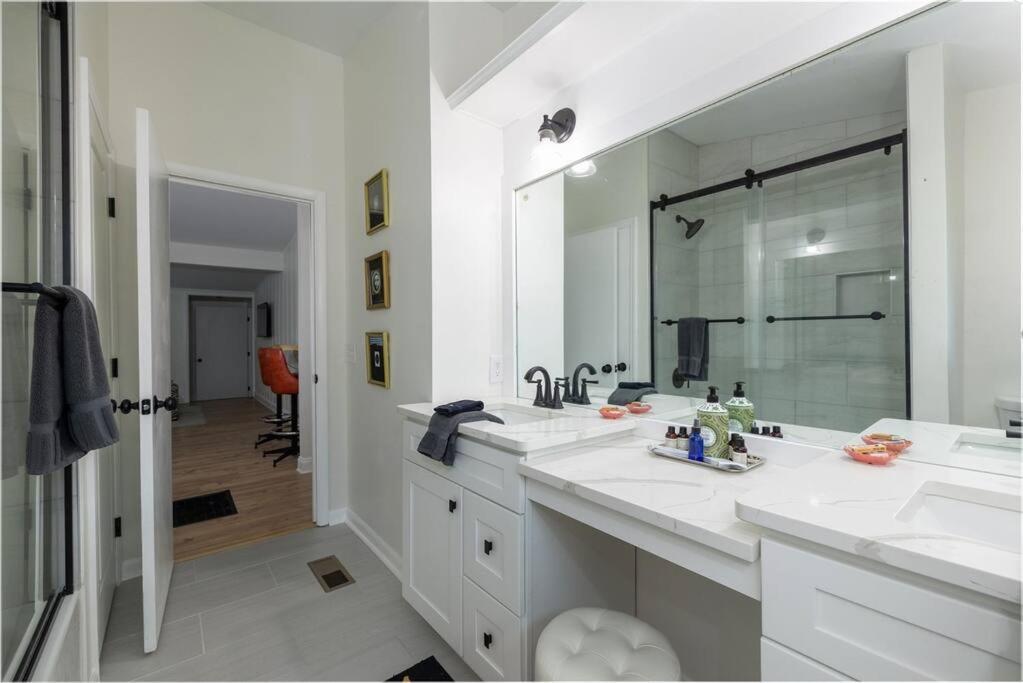 Holiday home Minutes To Opry, Airport & Broadway *