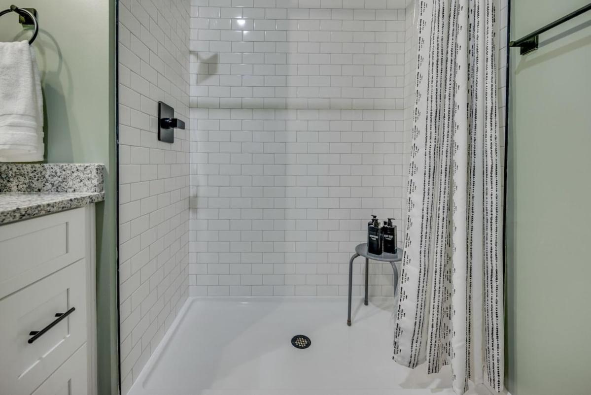 New W 2 Queen Beds 7 Mins To Broadway Apartment Nashville