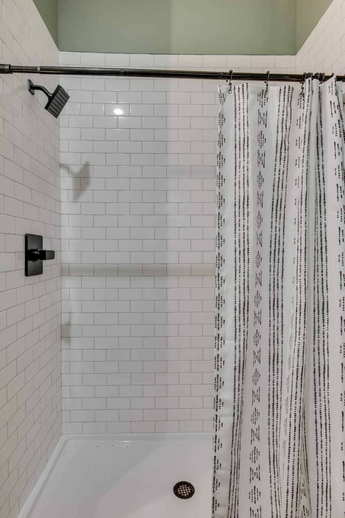 Apartment New W 2 Queen Beds 7 Mins To Broadway