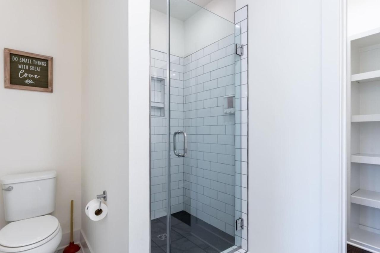 Holiday home 6 Bedroom Quiet Townhome! 6min To Airport & 15min To Downtown!