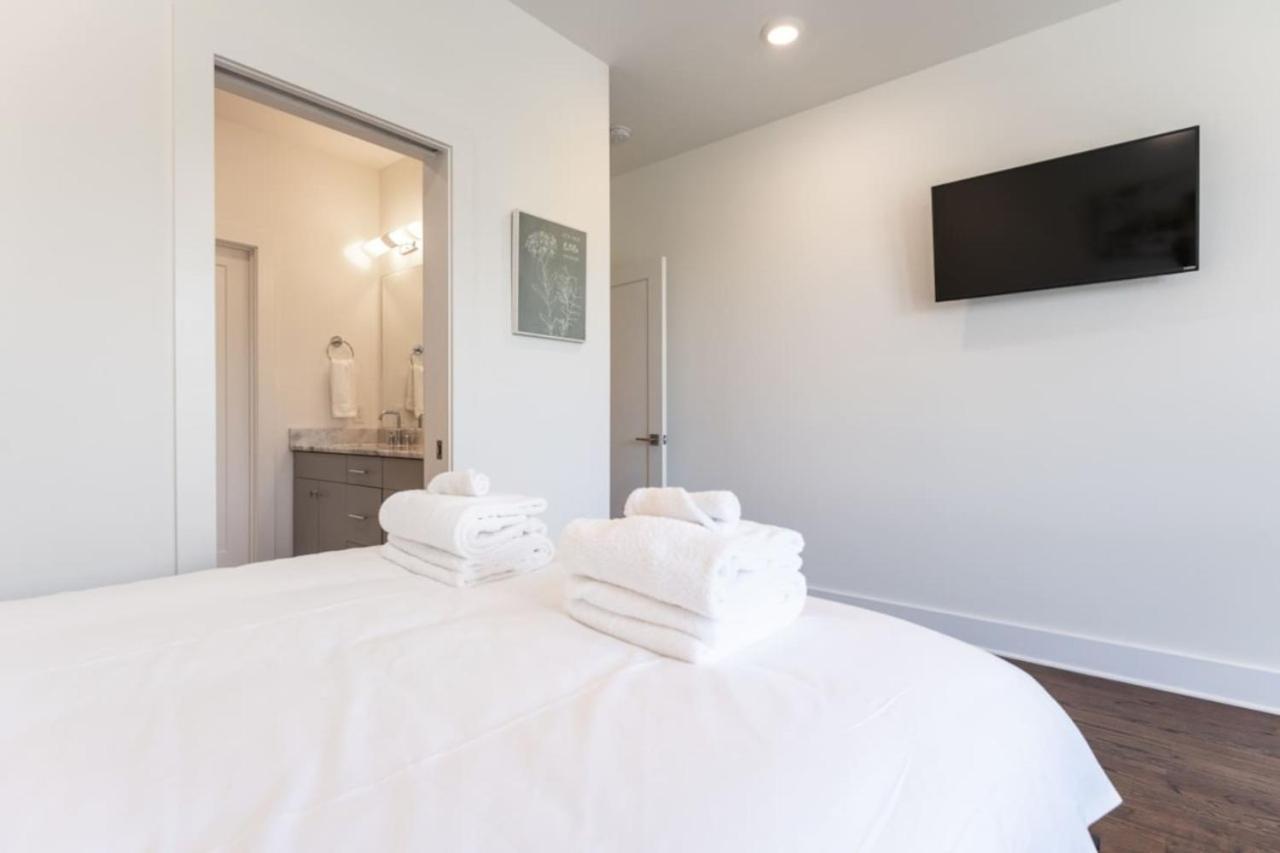 6 Bedroom Quiet Townhome! 6min To Airport & 15min To Downtown! * Nashville