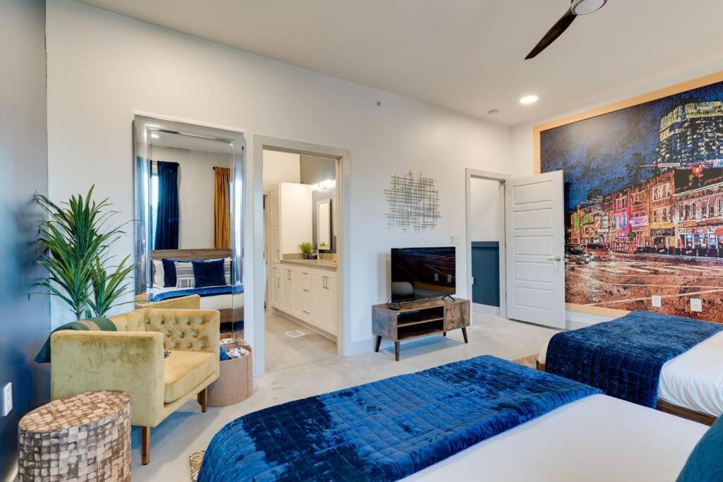 New Design-2 Miles To Broadway * Nashville