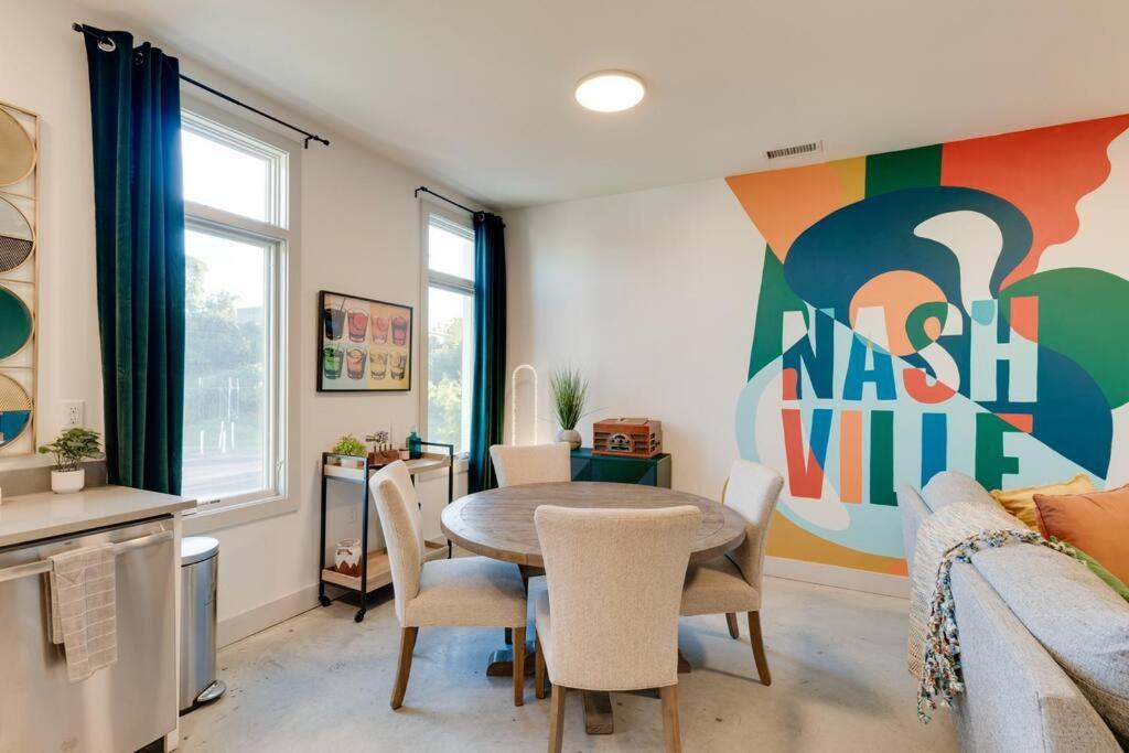 New Design-2 Miles To Broadway Apartment