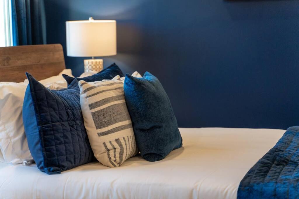 New Design-2 Miles To Broadway Apartment *