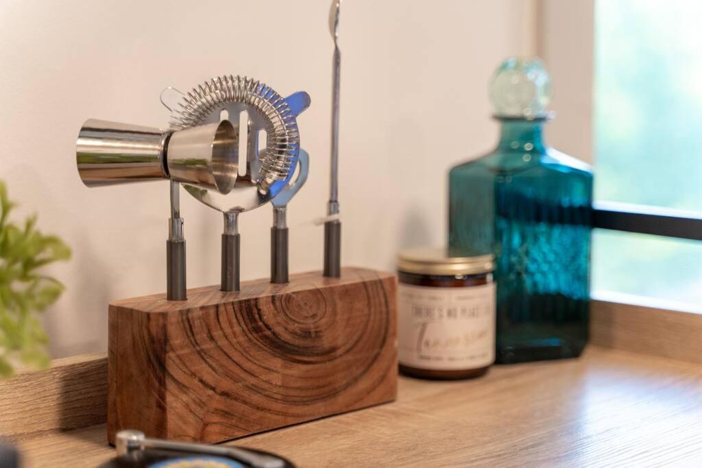 New Design-2 Miles To Broadway Apartment