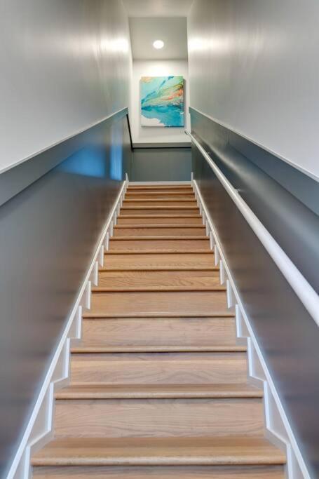 New Design-2 Miles To Broadway Nashville