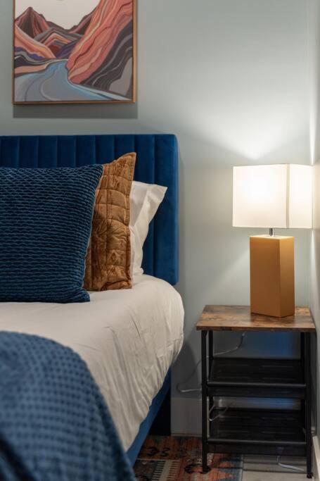 New Design-2 Miles To Broadway *