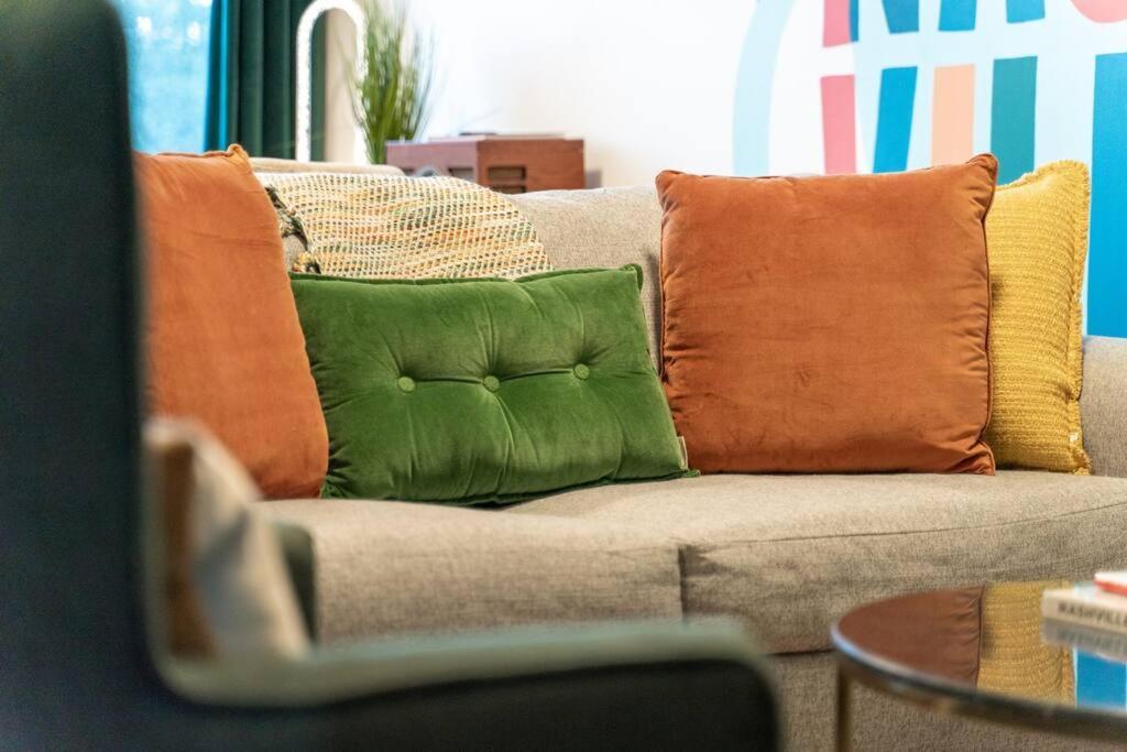 New Design-2 Miles To Broadway * Nashville