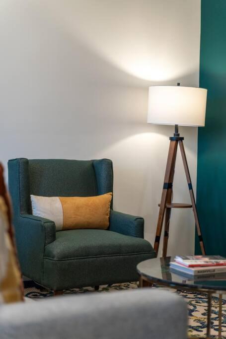 Apartment New Design-2 Miles To Broadway *