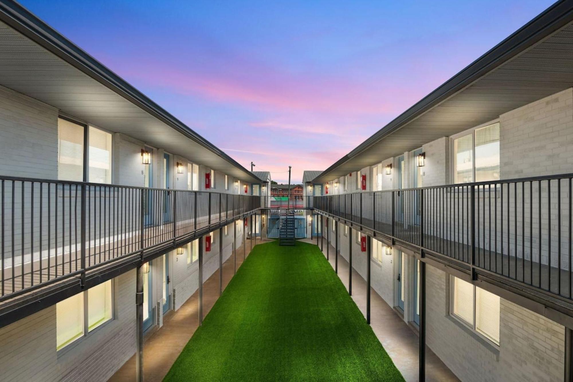 Living- A Stylish Escape Unit 6b Apts Apartment *