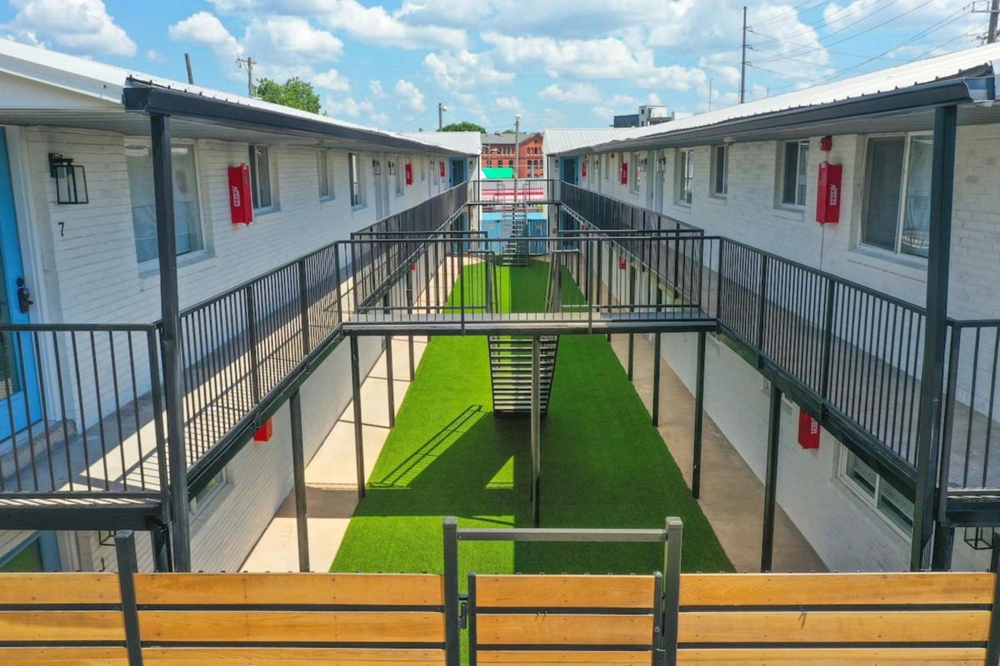 Apartment Living- A Stylish Escape Unit 6b Apts *