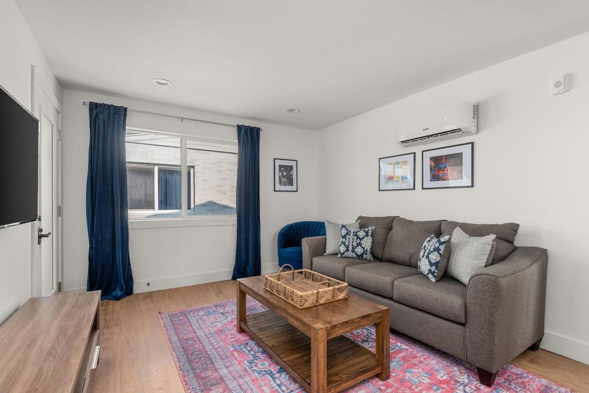 Living- A Stylish Escape Unit 6b Apts Apartment Nashville