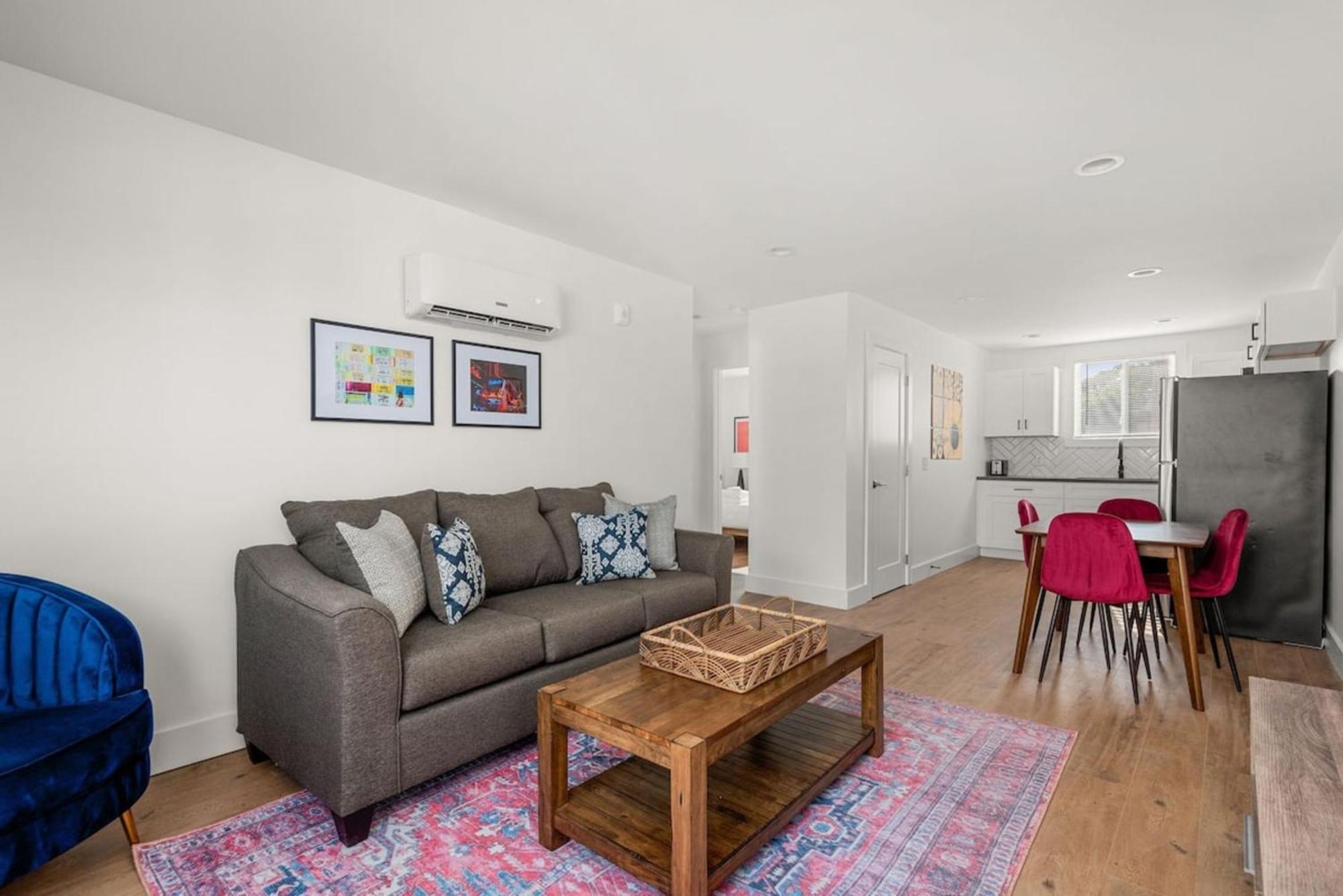 Apartment Living- A Stylish Escape Unit 6b Apts Nashville