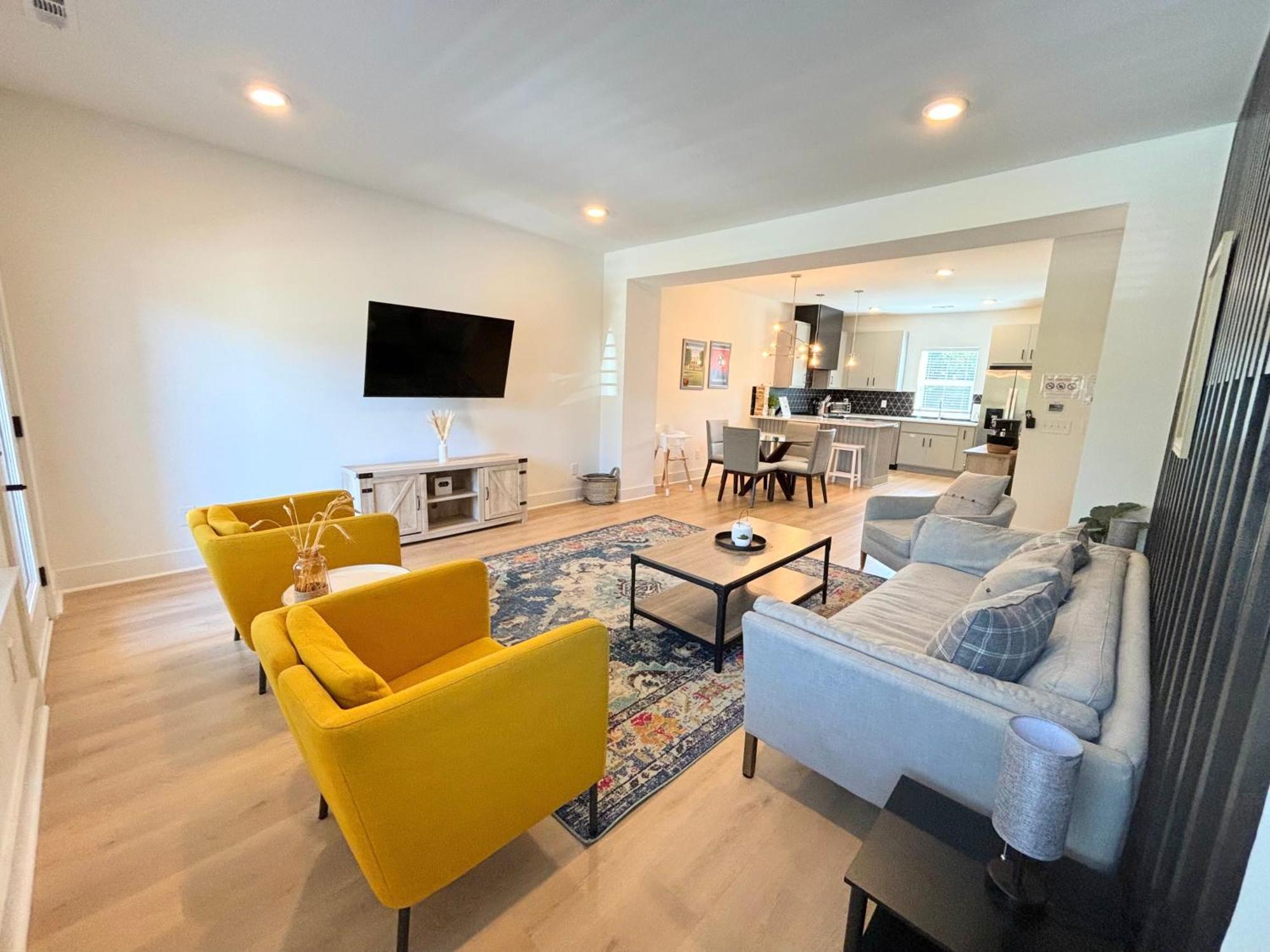 Holiday home Closetobroadwayairportoprymillsgameroom16