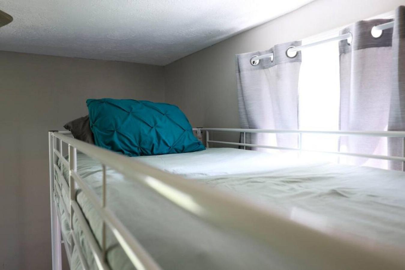 5 Min To Airport Pet Friendly Fire Pit Fenced Yard Nashville