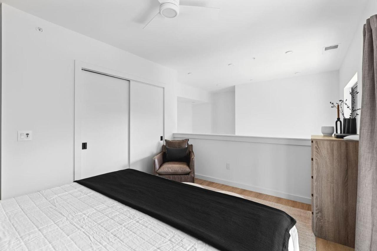 Luxury Penthouse With 2 Floors Pool Patio Gym Walk To Broadway Apartment *