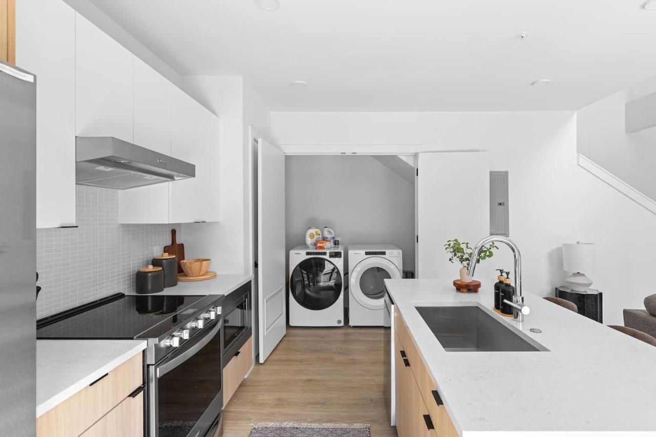 Luxury Penthouse With 2 Floors Pool Patio Gym Walk To Broadway Apartment