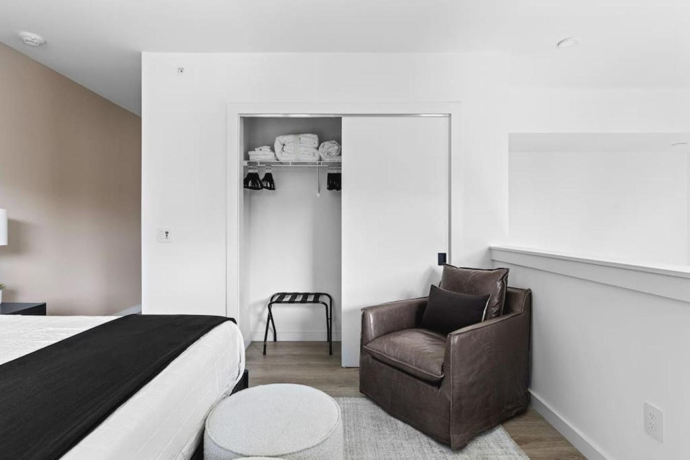 Luxury Penthouse With 2 Floors Pool Patio Gym Walk To Broadway Apartment Nashville