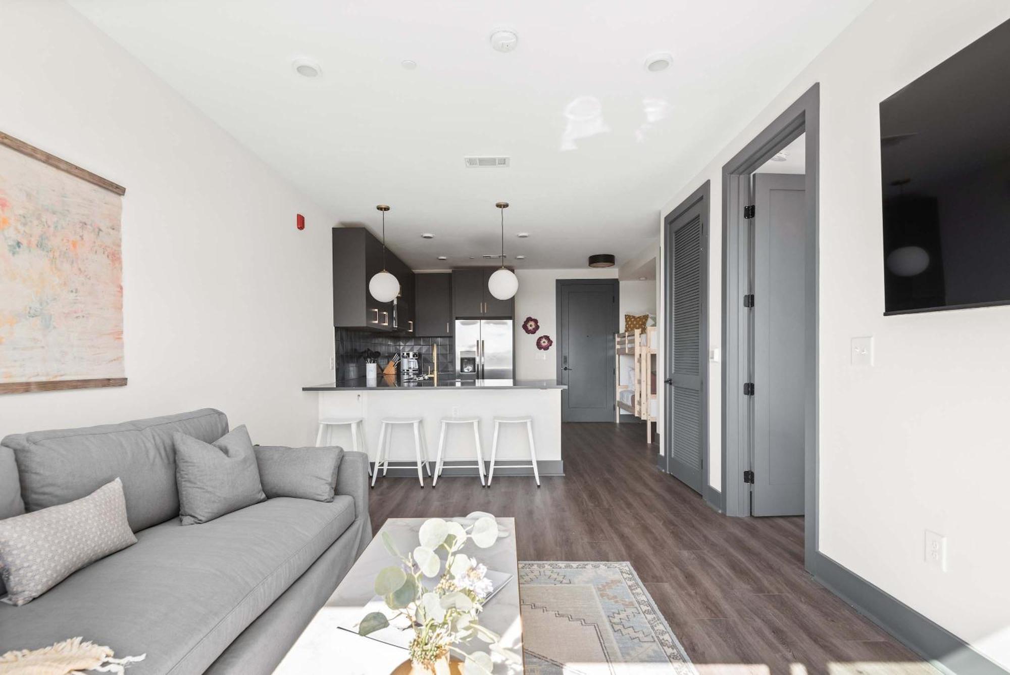 Downtown Dolly - Stylish Airy And Cozy *