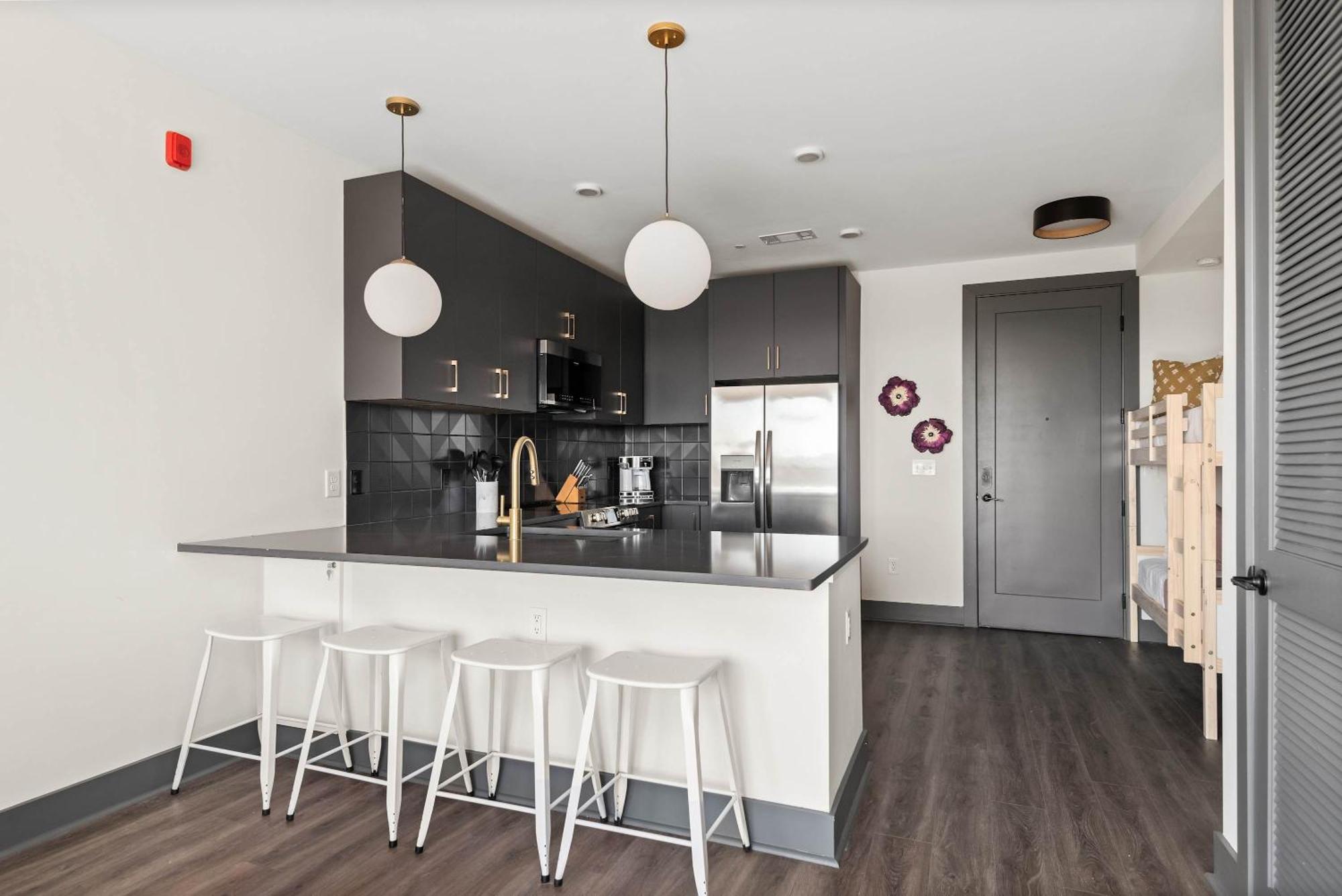 Downtown Dolly - Stylish Airy And Cozy Holiday home *