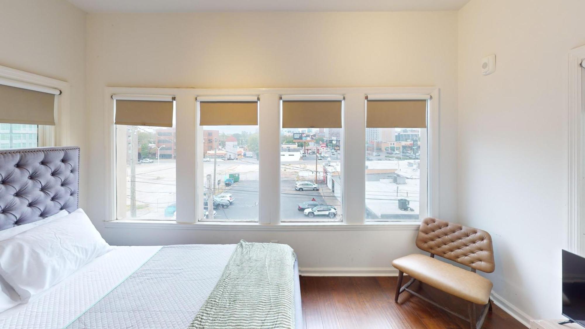 Apartment West End Getaway