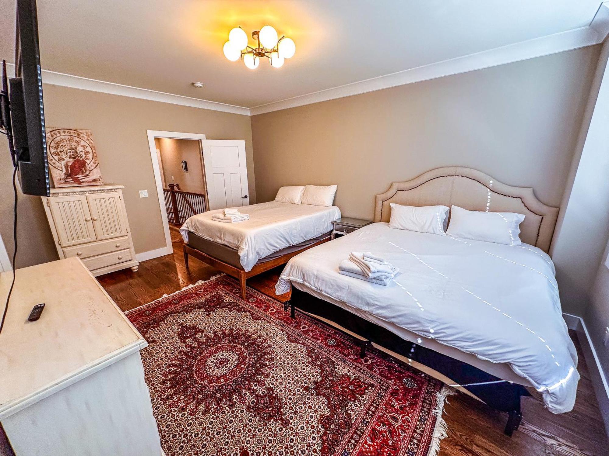 Holiday home 7 Min From Broadway! 3 Bed 2.5 Bath