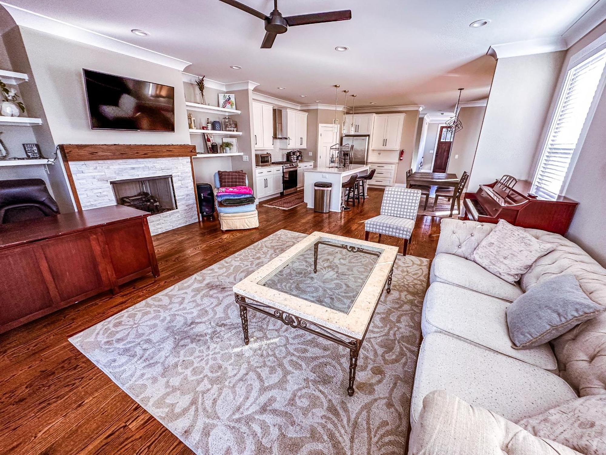 Holiday home 7 Min From Broadway! 3 Bed 2.5 Bath
