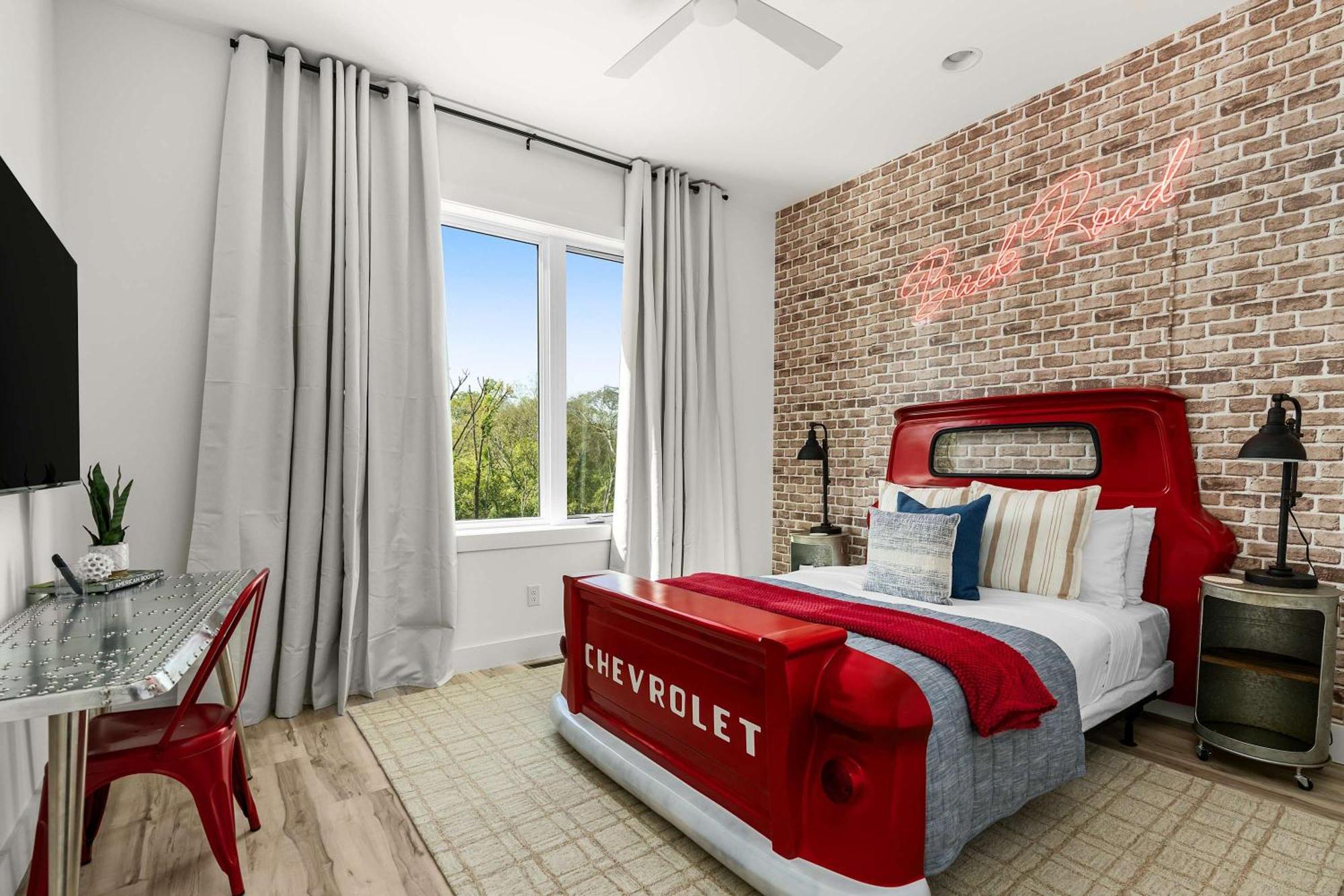 The Americana Abode Rooftop Hot Tub Game *