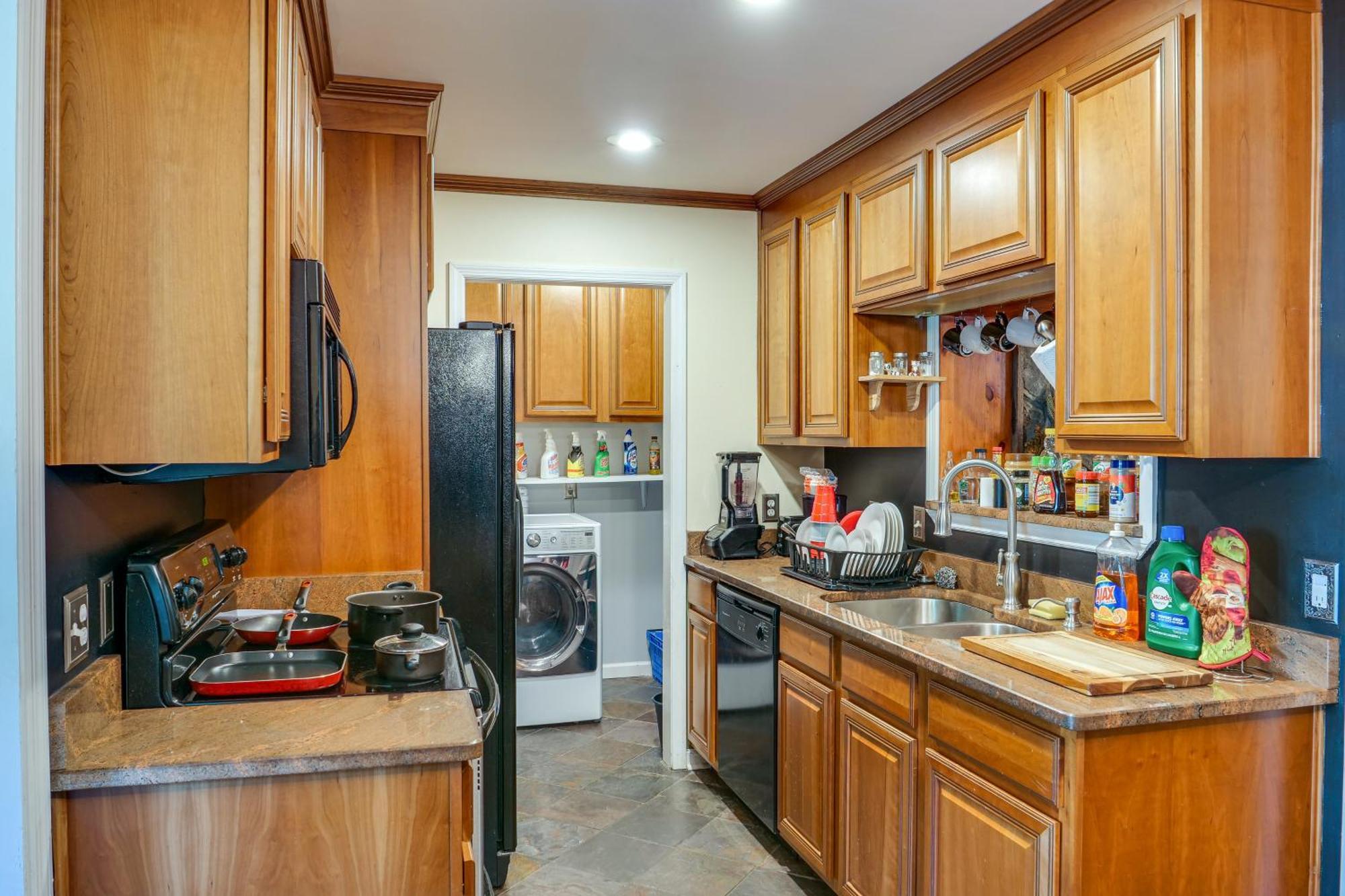 Getaway With Gazebo, 11 Mi To Downtown! Holiday home