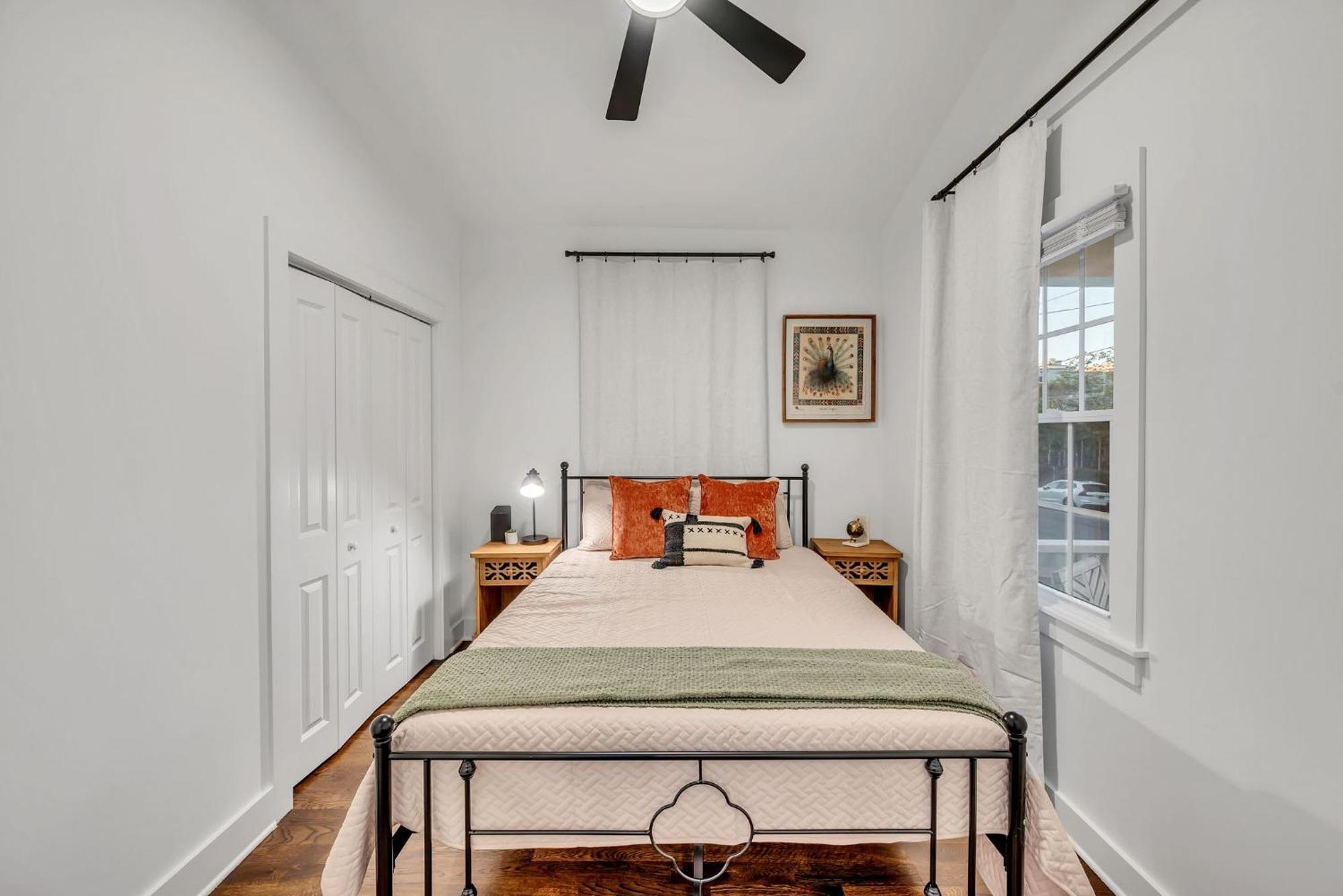 Fully Furnished With Deck Near Center *