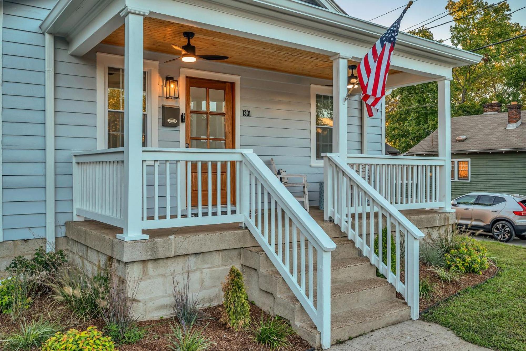 Fully Furnished With Deck Near Center * Nashville