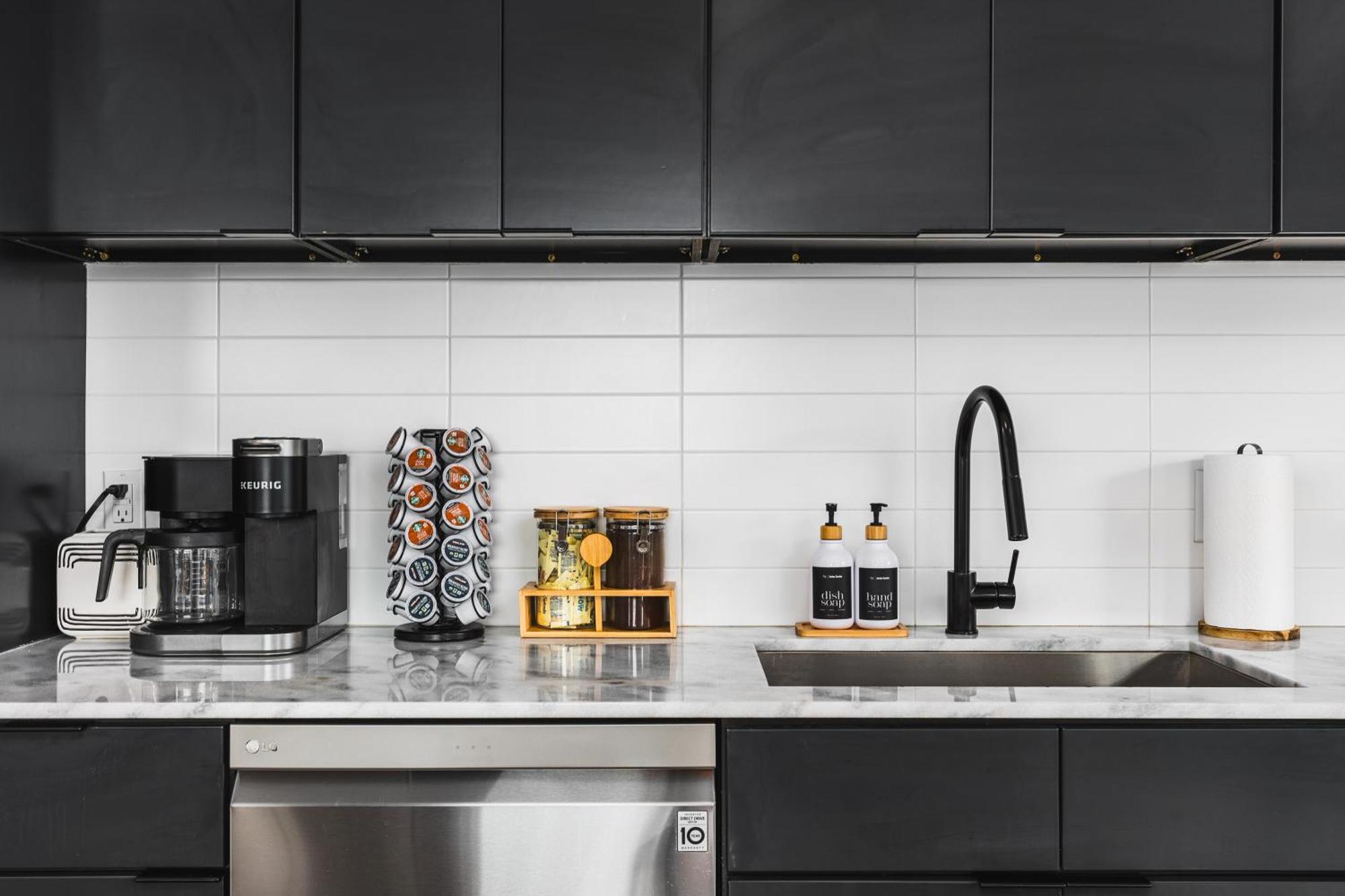 Apartment Luxury On The River 4 Beds 2.5 Bath, Walk To Downtown *