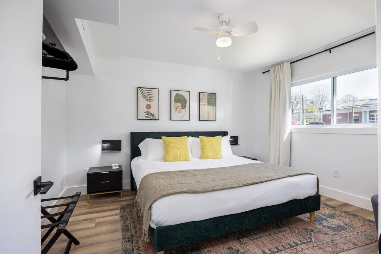 Holiday home Multi-condo Building With 7 Units 15 Bedrooms 22 Beds And Free Parking
