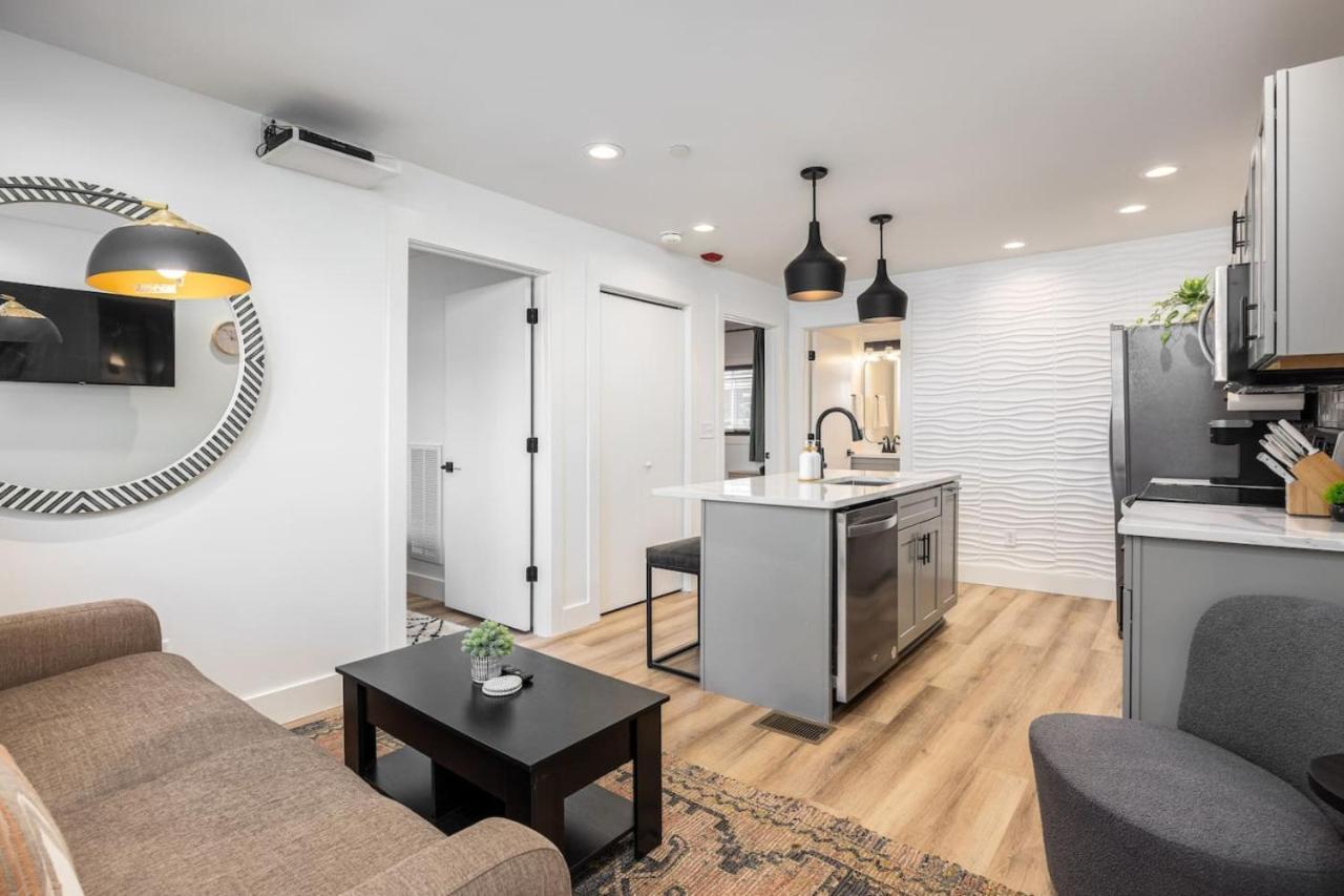 Holiday home Multi-condo Building With 7 Units 15 Bedrooms 22 Beds And Free Parking Nashville