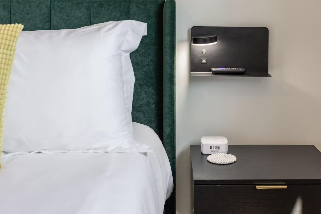 Multi-condo Building With 7 Units 15 Bedrooms 22 Beds And Free Parking Nashville