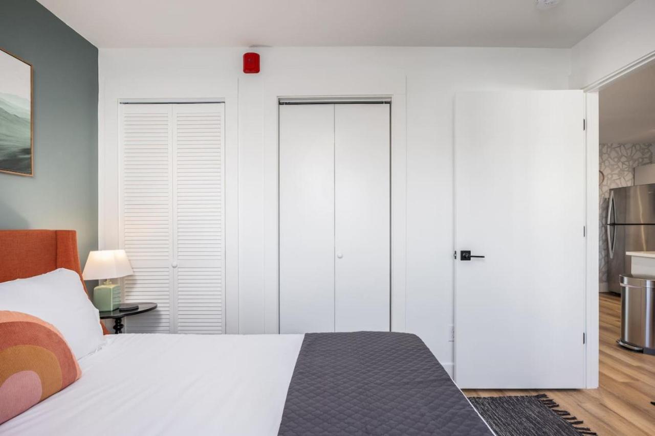 Multi-condo Building With 7 Units 15 Bedrooms 22 Beds And Free Parking Holiday home Nashville