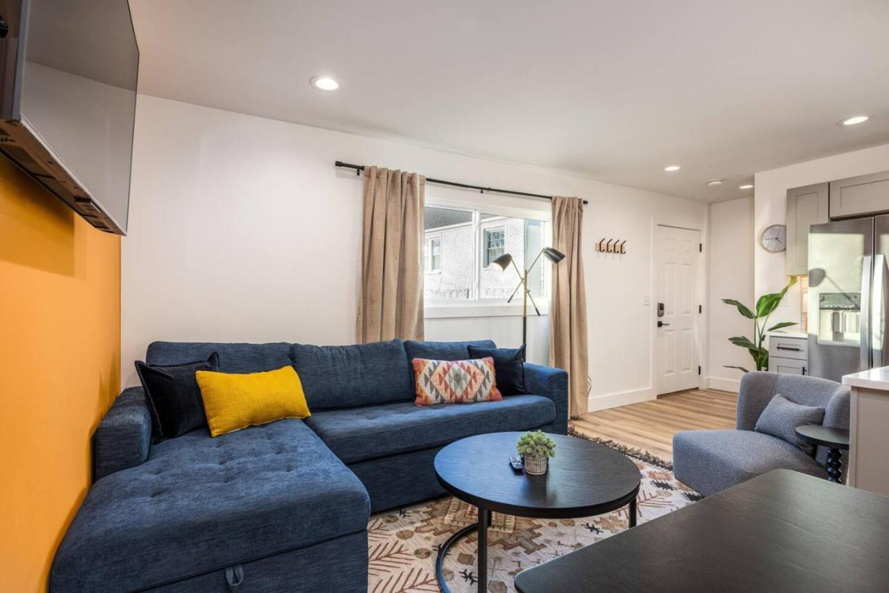 Multi-condo Building With 7 Units 15 Bedrooms 22 Beds And Free Parking Holiday home Nashville