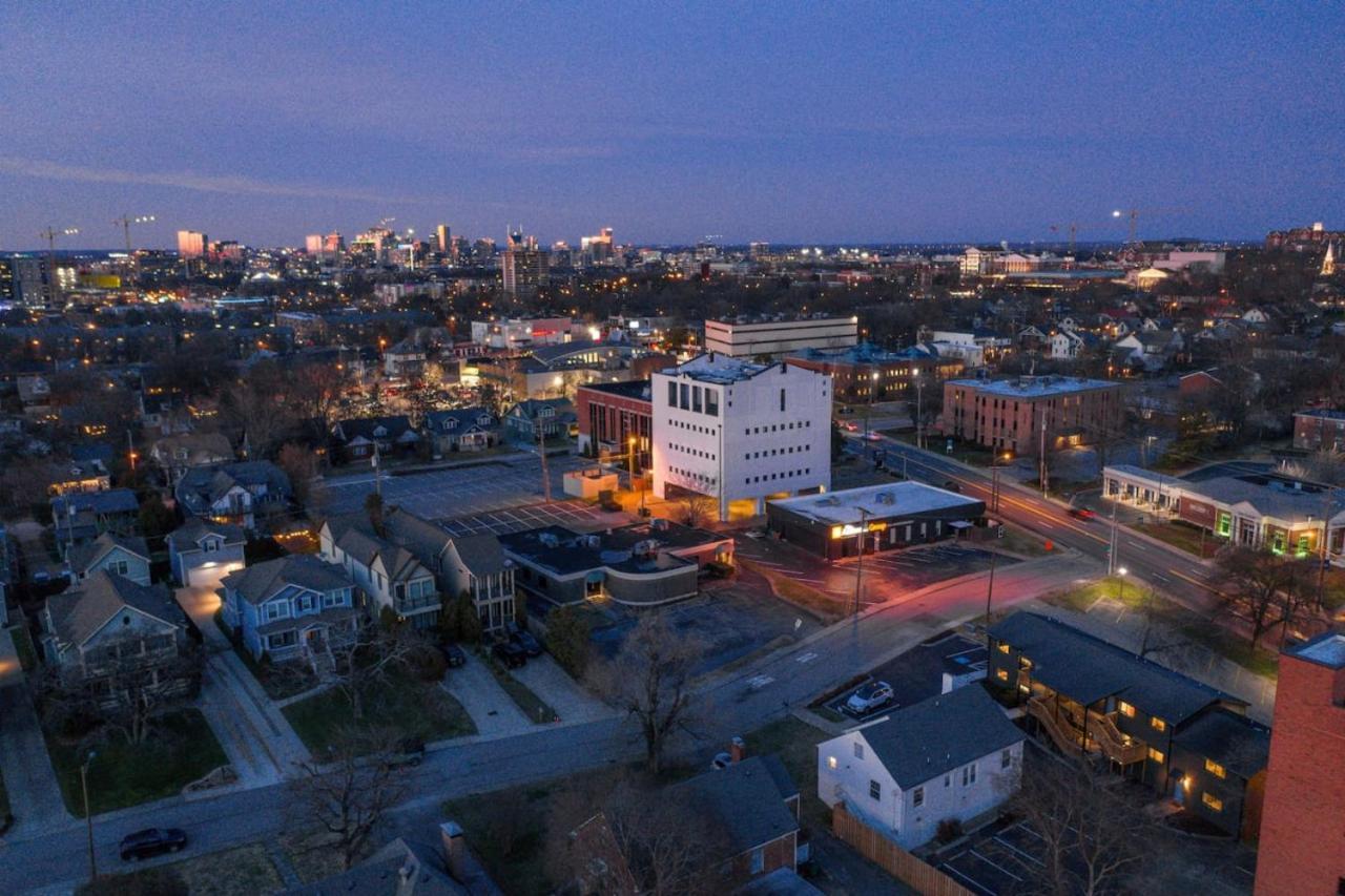 Multi-condo Building With 7 Units 15 Bedrooms 22 Beds And Free Parking Nashville