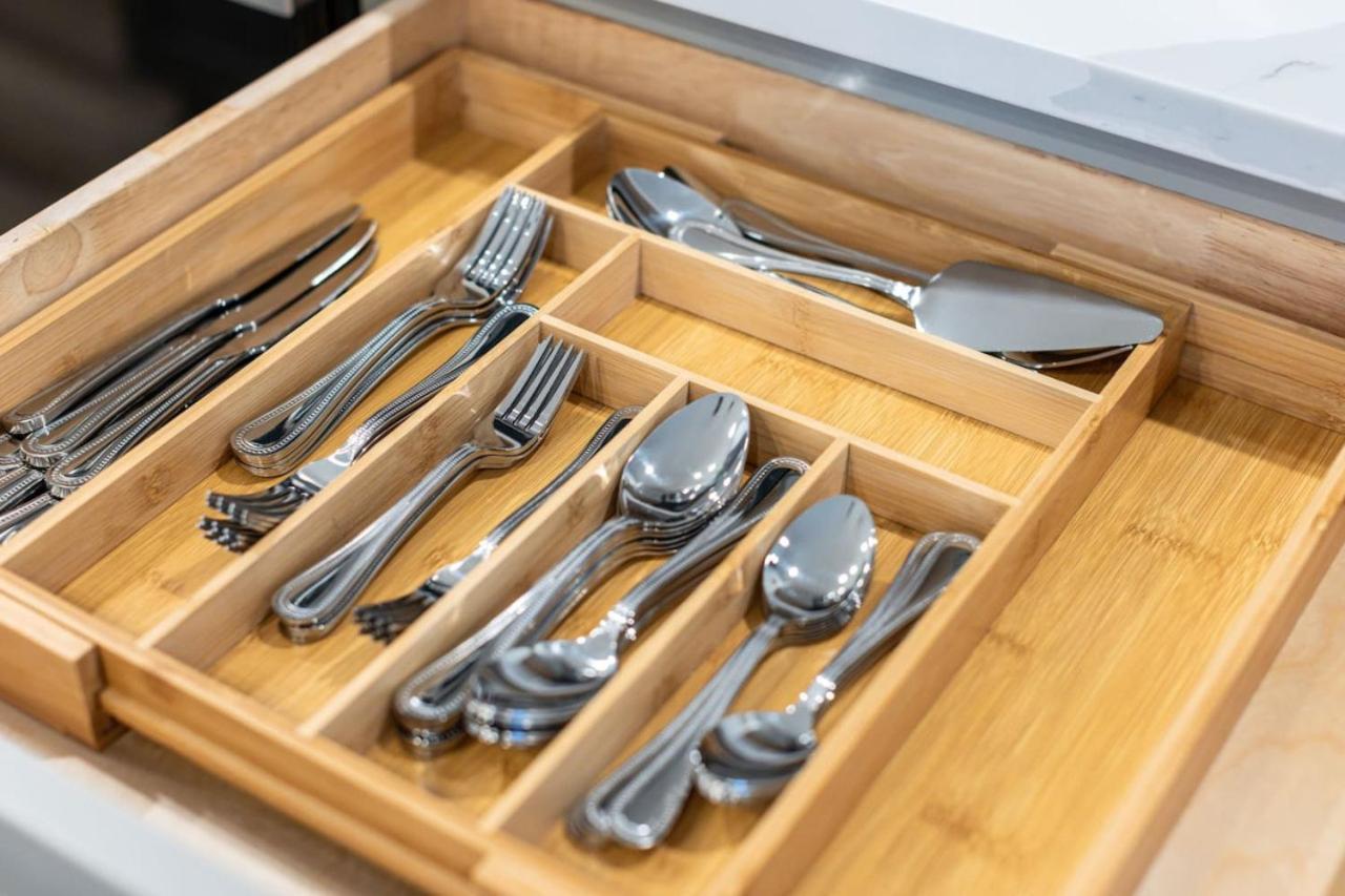 Multi-condo Building With 7 Units 15 Bedrooms 22 Beds And Free Parking * Nashville